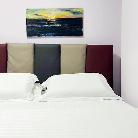 Spacious Family-Friendly Apartment In The Heart Of Bllok Tirana Extérieur photo