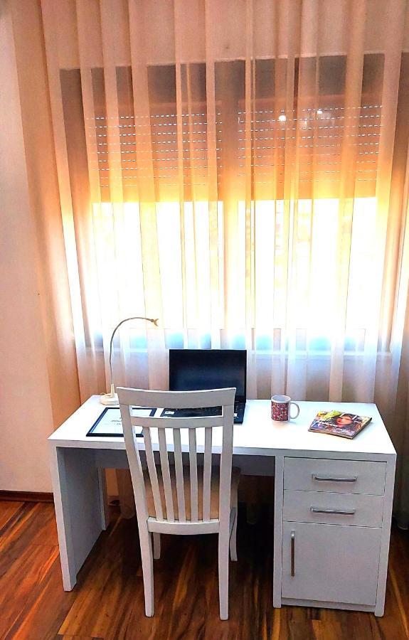 Spacious Family-Friendly Apartment In The Heart Of Bllok Tirana Extérieur photo