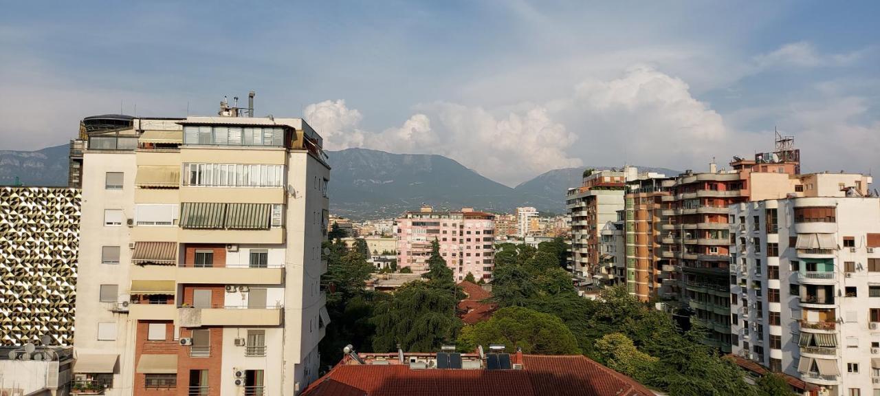 Spacious Family-Friendly Apartment In The Heart Of Bllok Tirana Extérieur photo