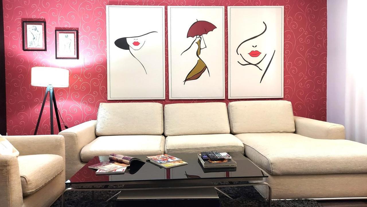 Spacious Family-Friendly Apartment In The Heart Of Bllok Tirana Extérieur photo