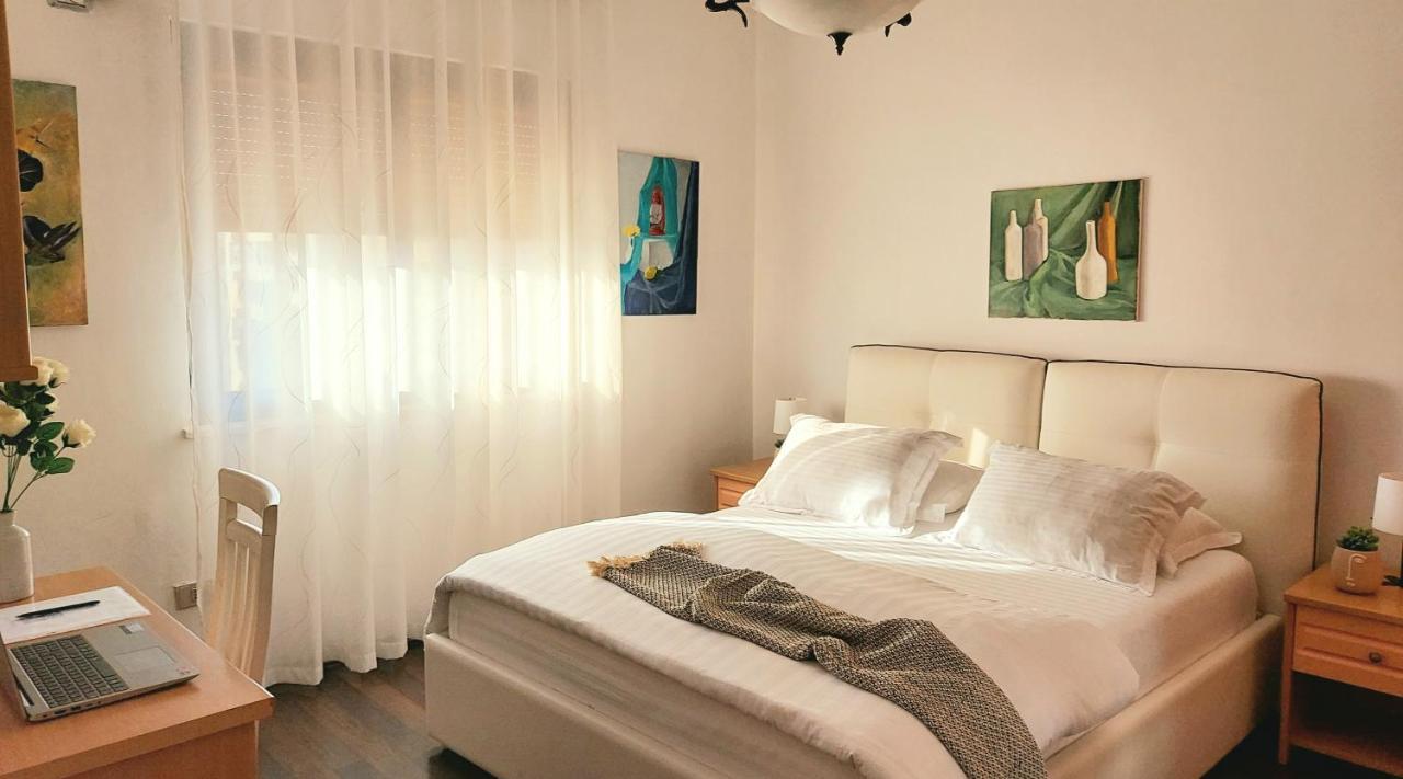 Spacious Family-Friendly Apartment In The Heart Of Bllok Tirana Extérieur photo